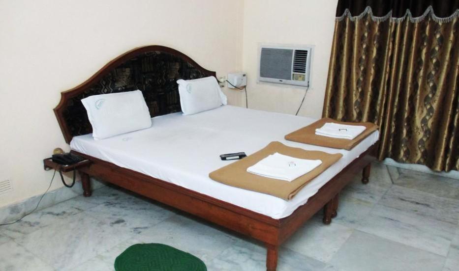 Hotel Geethanjali Residency パドラチリム エクステリア 写真