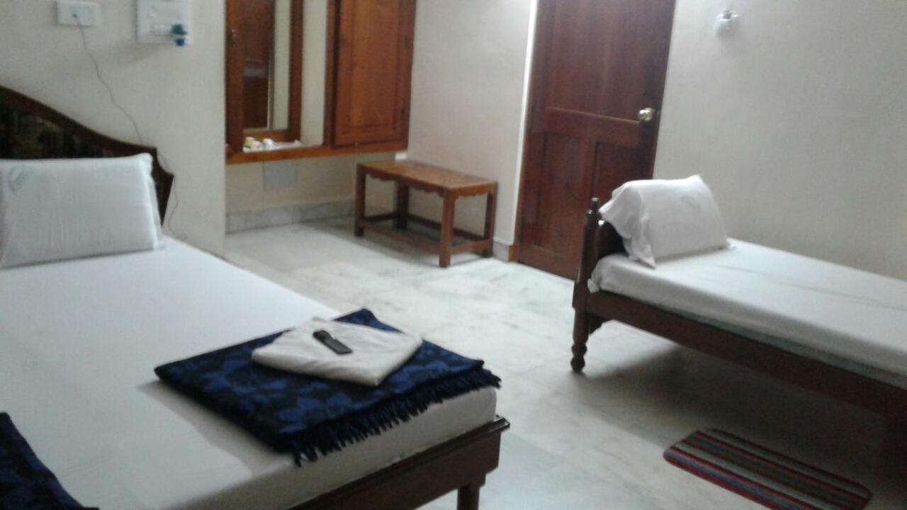 Hotel Geethanjali Residency パドラチリム エクステリア 写真