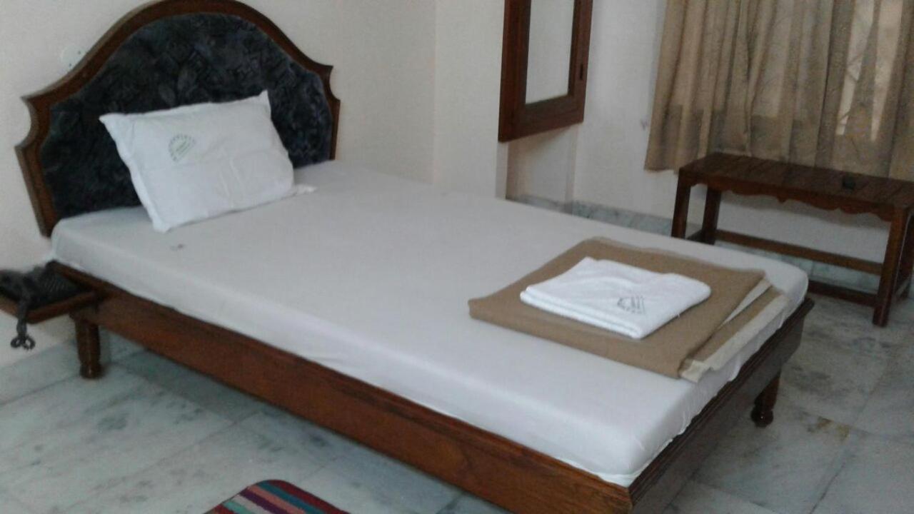 Hotel Geethanjali Residency パドラチリム エクステリア 写真